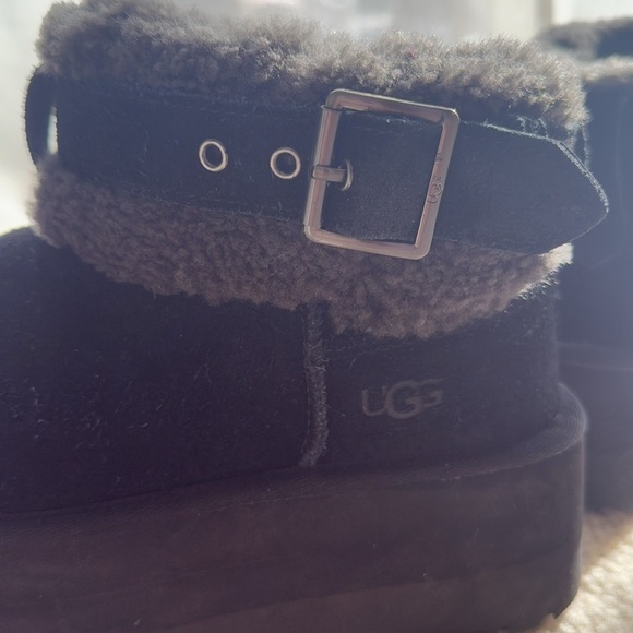 UGG women’s Size 6 Platform Boots Black and Grey Buckle fur - Picture 6 of 7